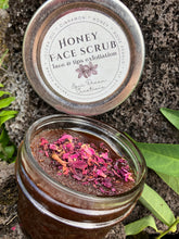 Load image into Gallery viewer, Facial Scrub Honey Cinnamon 4oz
